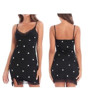 Black Lace Trim Spaghetti Straps W/Vintage Daisies Floral Accents S